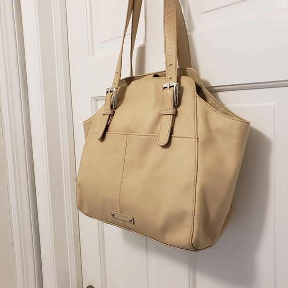 B. Makowsky Light Beige Leather Shoulder Bag, Classic Business Casual - Picture 3 of 12